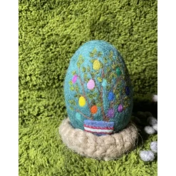 Osterei mit dem Ostebaum Nadelfilzarbeit