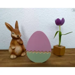 Osterei mit Zackenmuster aus Holz