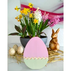 Osterei mit Zackenmuster aus Holz