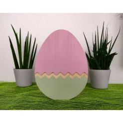 Osterei mit Zackenmuster aus Holz