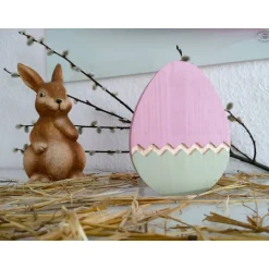 Osterei mit Zackenmuster aus Holz