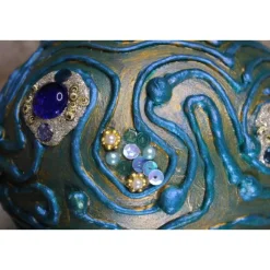 Osterei PETROL mit Acrylfarbe bemalt und mit Wolle und Schmucksteinen verziert Osterdeko Hängedeko großes Osterei