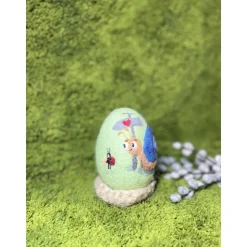 Osterei unternehmungslustige Schnecke mit einem Marienkäfer Nadelfilzarbeit