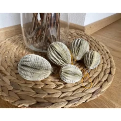 Ostereier aus Buchseiten Wabeneier Osterschmuck Osterdeko Upcycling