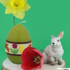 Ostereikerze in grün mit fröhlich-buntem Osterreigen verziert  Ostergeschenk Osterkerze Osterdeko