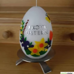 Ostereikerze mit Frühlingsstrauß und Schmetterling, 