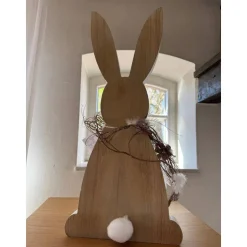 Osterhase aus Holz – Handgefertigte Dekofigur für den Frühling, Wohnzimmer & Ostertisch