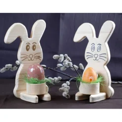 Osterhase aus Holz handgemacht – Rustikale Osterdeko, Unikat mit Ei & Puschel