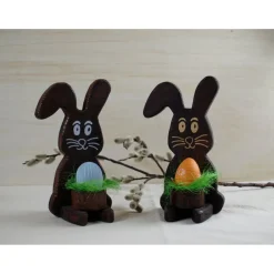 Osterhase aus Holz handgemacht – Rustikale Osterdeko, Unikat mit Ei & Puschel
