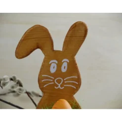 Osterhase aus Holz handgemacht – Rustikale Osterdeko, Unikat mit Ei & Puschel