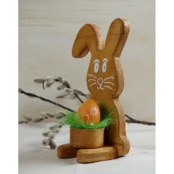 Osterhase aus Holz handgemacht – Rustikale Osterdeko, Unikat mit Ei & Puschel