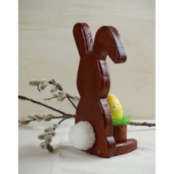 Osterhase aus Holz handgemacht – Rustikale Osterdeko, Unikat mit Ei & Puschel