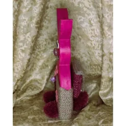 Osterhase Hasenfigur PINK zauberhafter Holzhase mit handgestrickten Accessoires bemalt mit Acrylfarben Osterdeko