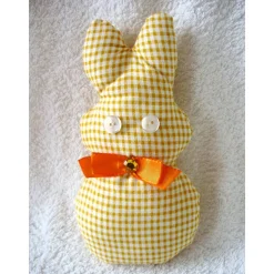 Osterhase in Gelb-beige-Caro handgemacht von Hobbyhaus