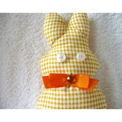 Osterhase in Gelb-beige-Caro handgemacht von Hobbyhaus