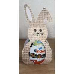 Osterhase mit Überraschungsei