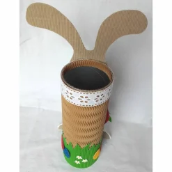 Osterhase mit Geschenkbox als Osternest, Osterkörbchen oder Frühlingsdeko, Tischdeko, Osternest aus Wellpappe