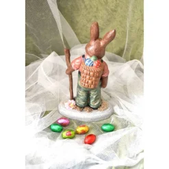 Osterhase mit Korb (Nr. 2) aus Keramik (grün-rot-gelb)