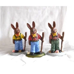 Osterhase mit Korb (Nr. 3) aus Keramik (blau-rot-gelb)