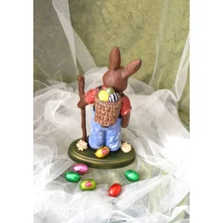 Osterhase mit Korb (Nr. 3) aus Keramik (blau-rot-gelb)