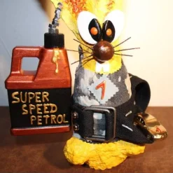 Osterhase RENNFAHRER handgefertigte Künstler-Figur Osterdeko Geschenk für Autofans Geldgeschenk