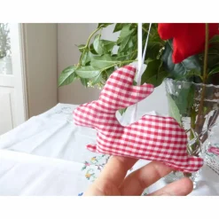 Osterhasen, Hängehasen,  ro,t echte Handarbeit, genäht, Unikate, Osterdeko