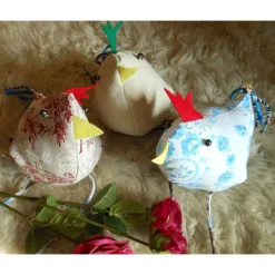 Osterhuhn Kantenhocker Frühlingsdeko – Handgemachtes Huhn aus Baumwolle & Filz, 20x11x11cm