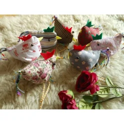 Osterhuhn Türhänger Frühlingsdeko – Handgemachte Deko aus Baumwolle, Jersey & Filz, 12x8x8cm