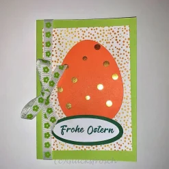 Osterkarte grün mit orangefarbenem Osterei, Schleife & Umschlag – frühlingshafte Faltkarte