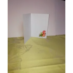 Osterkarte verspielt mit Blumen und Tieren