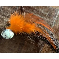 OSTERKRANZ AUS FEINEN REBEN MIT WACHTELEIERN UND BUNTEN FEDERN