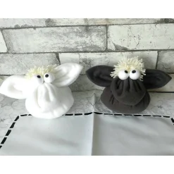 Osterlamm Ostern Plüschtier Schaf  in Weiß oder Dunkelgrau