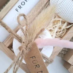 Ostern Ostergeschenk Geschenkset Kerze Kerzenset Dekoherz Kerzenhalter rund Stabkerze Schriftzug Frohe Ostern Osterfest