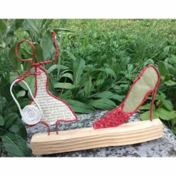 Papierdrahtfigur Frauen und Schuhe
