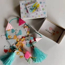 Party in der Streichholzschachtel  bunte Blumen