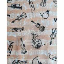 Patchworkstoff - beiger Notenstoff mit verschiedenen Musikinstrumenten , Makower