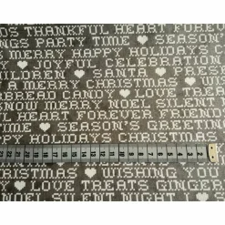 Patchworkstoff Weihnachten grau mit weißer Schrift von Hustle and Bustle BasicGrey – 100% Baumwolle, 112cm breit