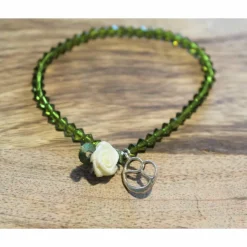 Perfekt zum Dirndl: handgefertigtes Armband aus Kristallperlen