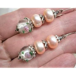 Perlen Ohrringe rosa pastell mit Süßwasserzuchtperlen rosa an Lampworkperlen mit Rosen handmade Unikat als Brautschmuck