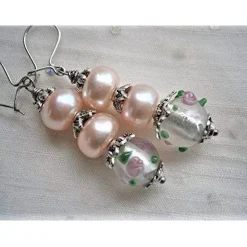 Perlen Ohrringe rosa pastell mit Süßwasserzuchtperlen rosa an Lampworkperlen mit Rosen handmade Unikat als Brautschmuck
