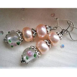 Perlen Ohrringe rosa pastell mit Süßwasserzuchtperlen rosa an Lampworkperlen mit Rosen handmade Unikat als Brautschmuck