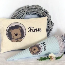 Personalisierbare Geschwistertüte kleine Schultüte Löwe aus hellblauem Waffelpique – Kindergartentüte mit Namen