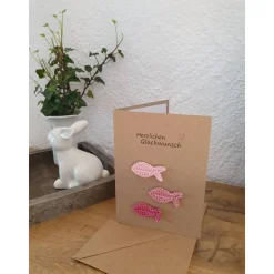 Personalisierbare Glückwunschkarte Taufe, Kommunion & Firmung – Handgemachte Klappkarte mit gehäkelten Fischen & Umschlag