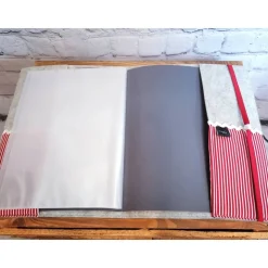 Personalisierbare Zeugnishülle rot gestreift