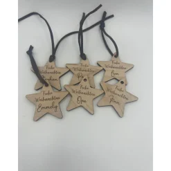 Personalisierbarer Stern Geschenkanhänger aus Holz – Mit Namen graviert – Weihnachtsgeschenk & Baumschmuck