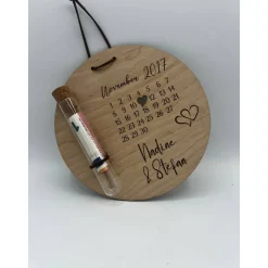 Personalisierbares Hochzeitsgeschenk aus Birkenholz mit Kalender & Trockenblumen – Unvergessliche Erinnerung