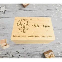 Personalisierte Baby-Erinnerungskiste mit niedlichem Hasenmotiv,  eine perfekte Holzbox als Geschenk, Geburtebur