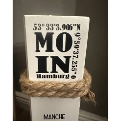 Personalisierte Dekosäule aus Holz – Maritimer Holzpoller mit Stadt & Koordinaten | Geschenk zur Hochzeit & Einzug