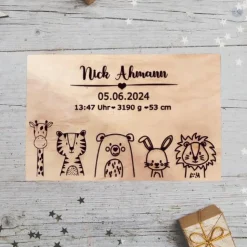Personalisierte Erinnerungskiste für Babys - Safari-Tiermotiv - mit Name und Datum personalisiert.