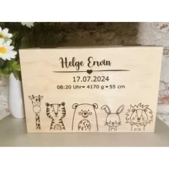 Personalisierte Erinnerungskiste für Babys - Safari-Tiermotiv - mit Name und Datum personalisiert.